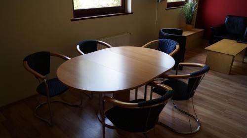 Jugendferienheim Sprötze, Betreuern, Aufsichtspersonen, Teamern etc. kann auf Wunsch ein Clubraum zur Verfügung gestellt werden