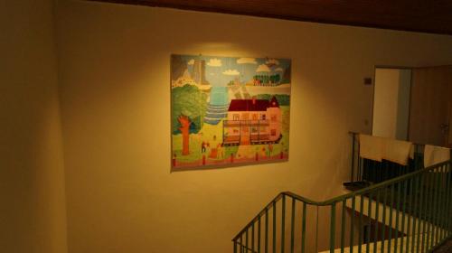 Jugendferienheim Sprötze, das Bild über der  Treppe wurde erstellt von der Kindergruppe der Schreberjugend Hamburg und stellt die Villa Kunterbunt dar