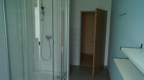 Jugendferienheim Sprötze, Ausstattung einer Betreuer-Dusche bzw. Betreuer-WC