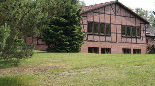 Jugendferienheim Sprötze, Essraum 14/15 (oben), Partyraum (unten)